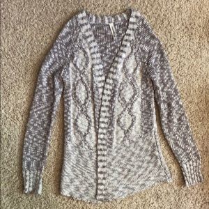 Grey/white cardigan